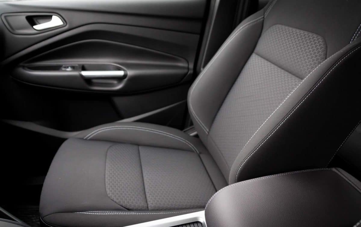 Enlever les auréoles sur le siège d’une voiture 