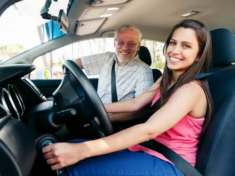 Passez votre permis de conduire de chez vous grâce à une auto-école en ligne