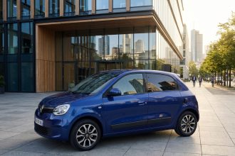 Nouvelle Twingo 2026 avec prix affiché en vitrine