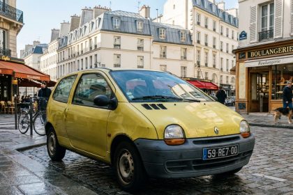 Twingo électrique à travers les générations avec design moderne