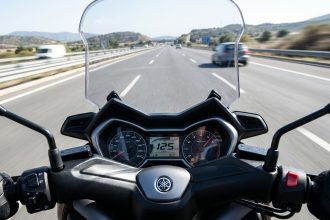 Vitesse maximale d'une moto Xmax 125 sur route